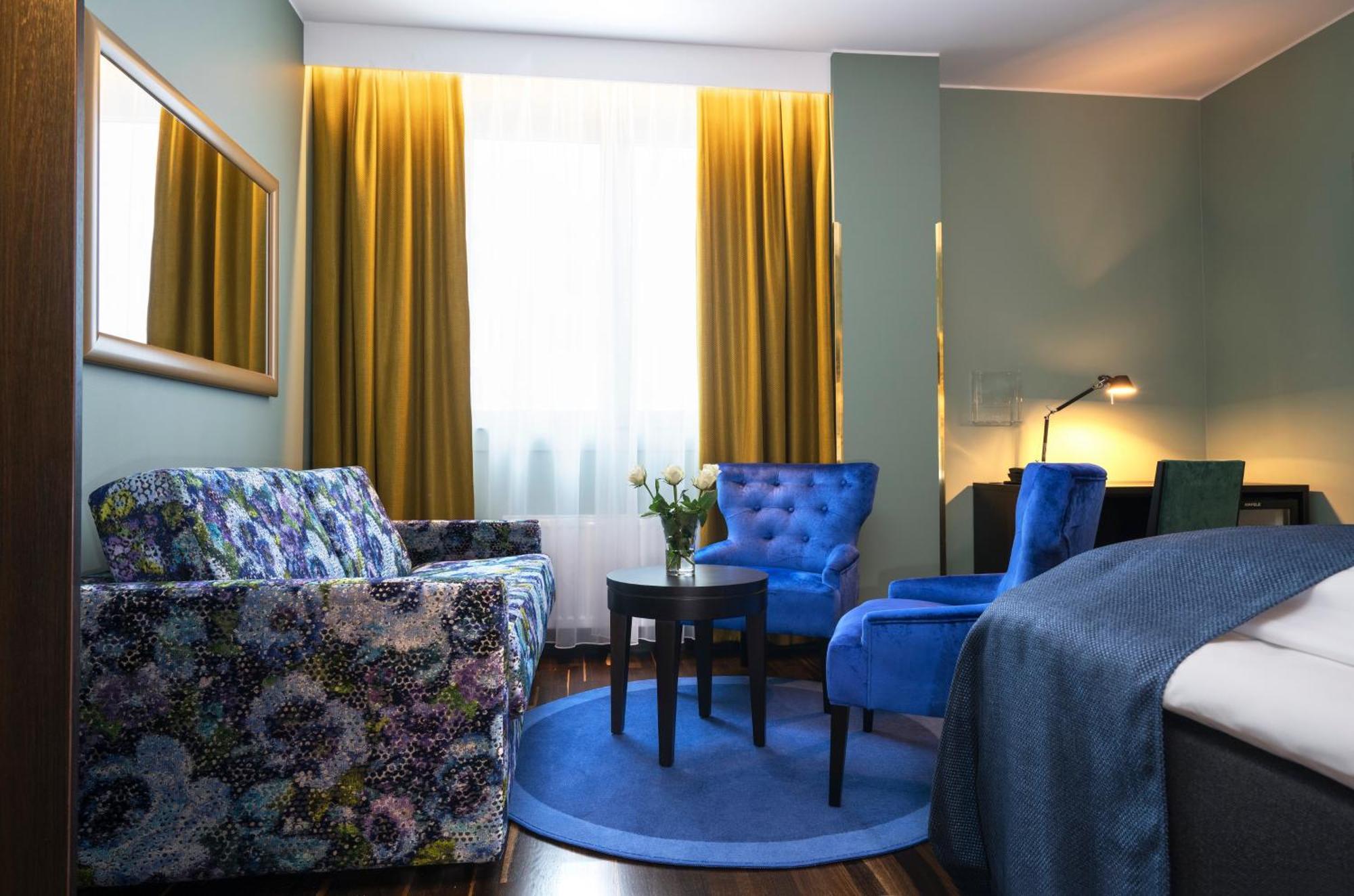 Family Room,1707890463:JPEG