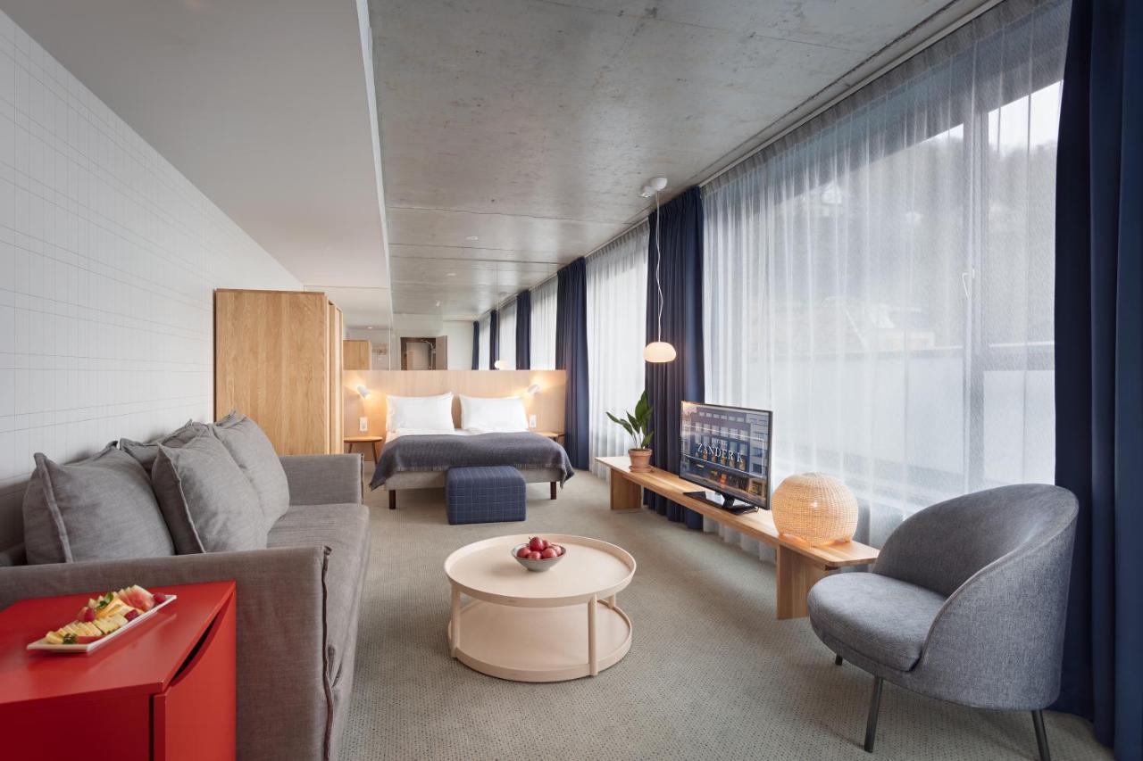 Junior Queen Suite,994106488:JPEG